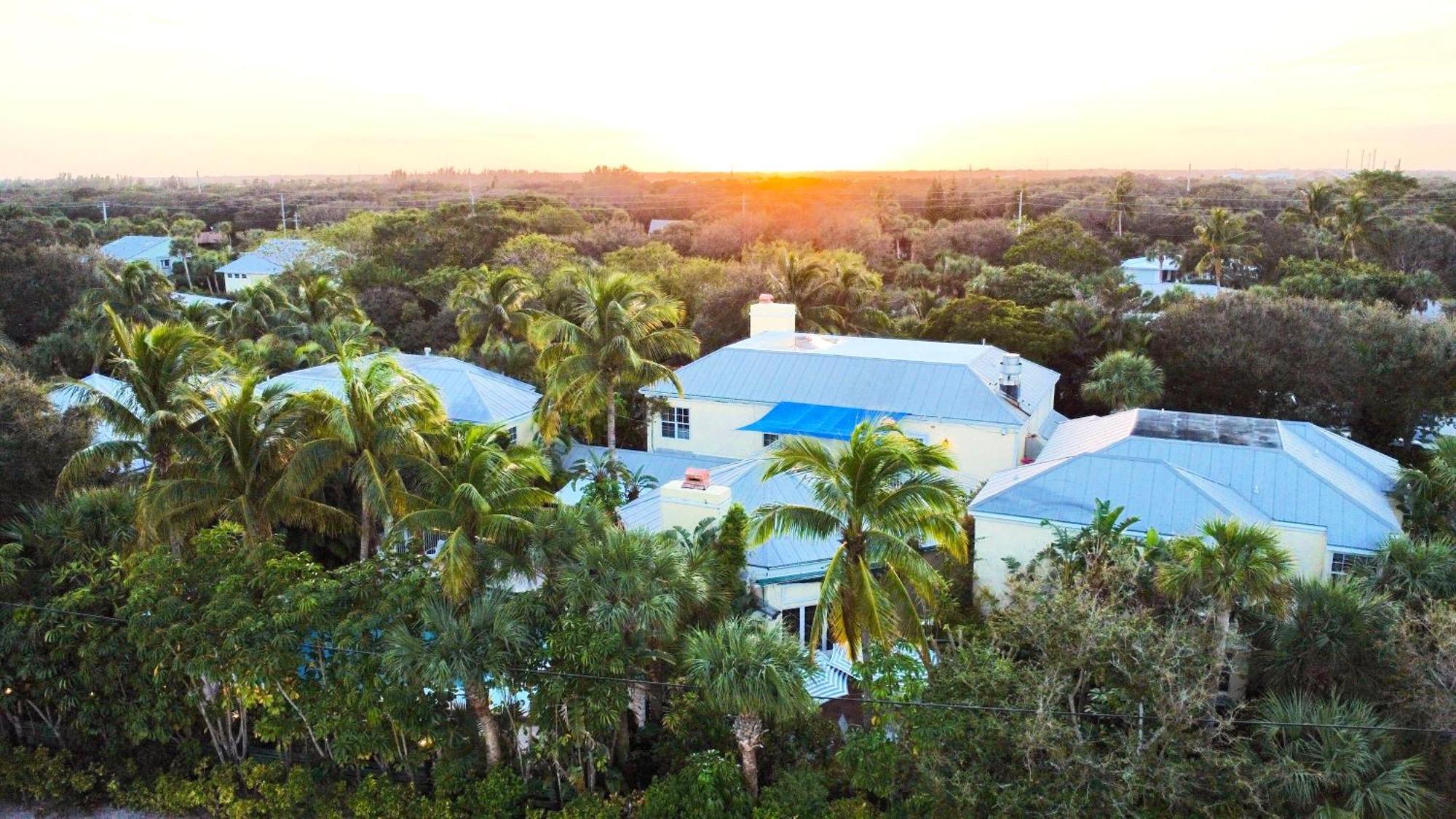 The Caribbean Court Boutique Hotel Βέρο Μπιτς Εξωτερικό φωτογραφία